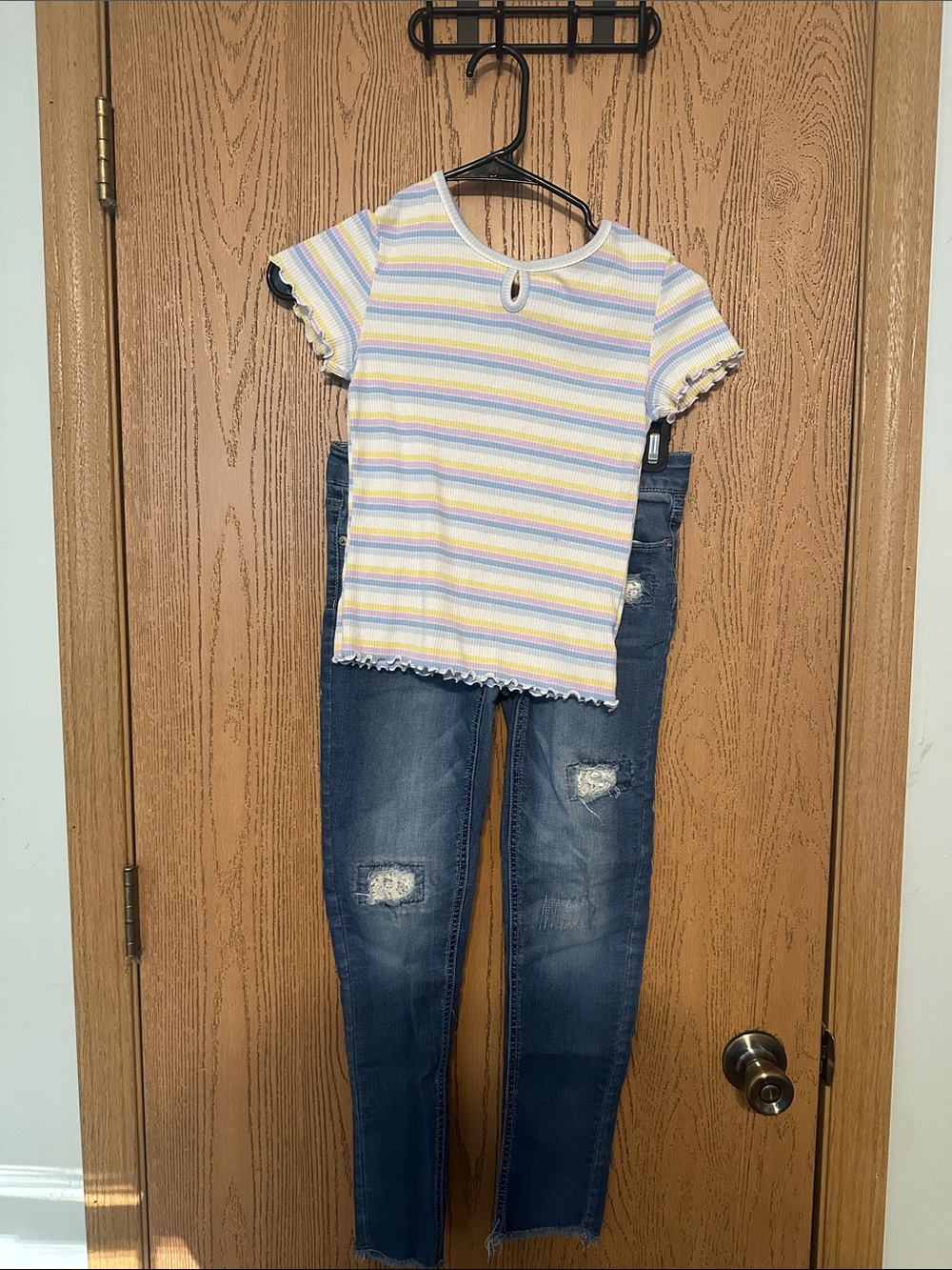 MUDD/GAP Combo (10) Girls distressed jeans (10) and stripped fitted shirt (10)